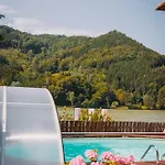 Donaublick Mit Pool Und Garten Holiday home