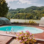 Donaublick Mit Pool Und Garten Holiday home Sankt Nikola an der Donau