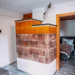 Donaublick Mit Pool Und Garten