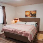 Donaublick Mit Pool Und Garten Holiday home *