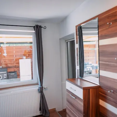 Donaublick Mit Pool Und Garten *