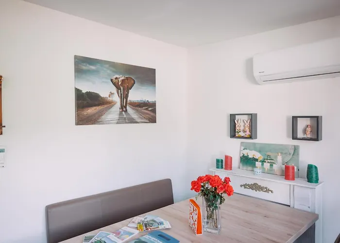 Prázdninový dům Donaublick Mit Pool Und Garten *