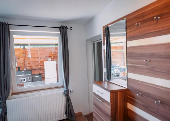 Donaublick Mit Pool Und Garten *