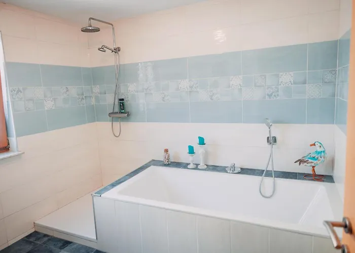 Donaublick Mit Pool Und Garten *