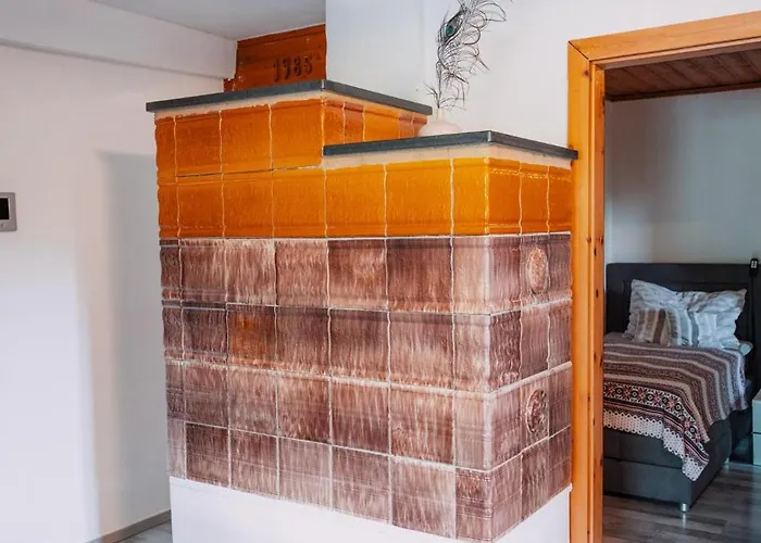 Donaublick Mit Pool Und Garten