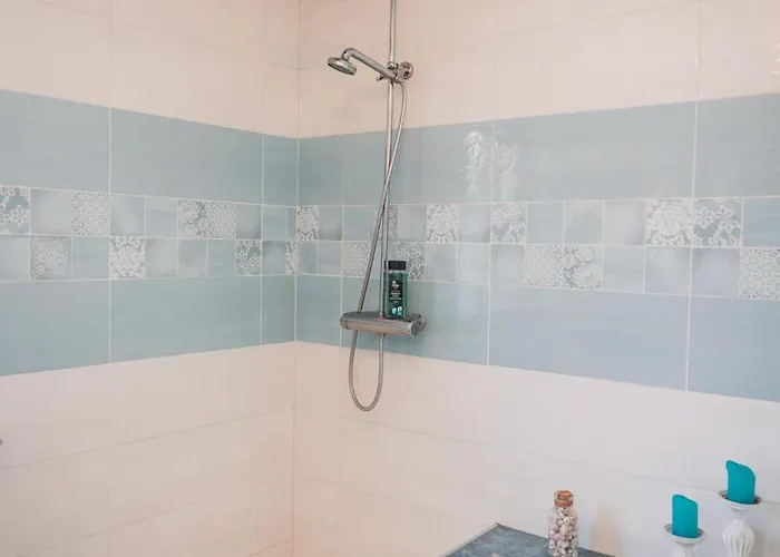 Donaublick Mit Pool Und Garten