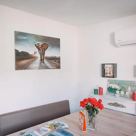 Prázdninový dům Donaublick Mit Pool Und Garten *