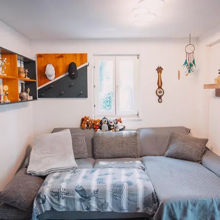 Donaublick Mit Pool Und Garten Nyaraló
