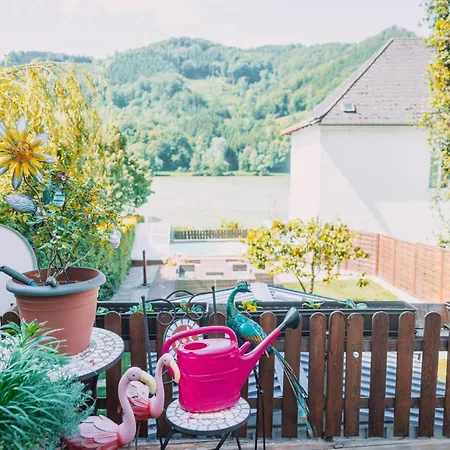Donaublick Mit Pool Und Garten Nyaraló *