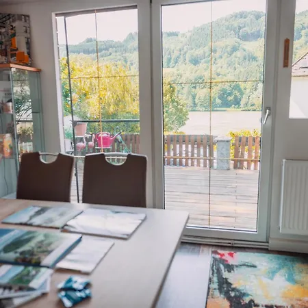Donaublick Mit Pool Und Garten Nyaraló