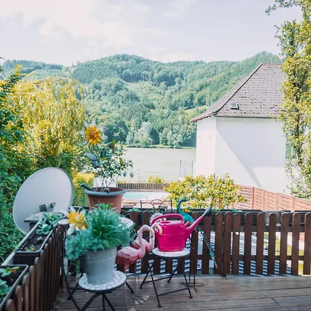 Donaublick Mit Pool Und Garten *